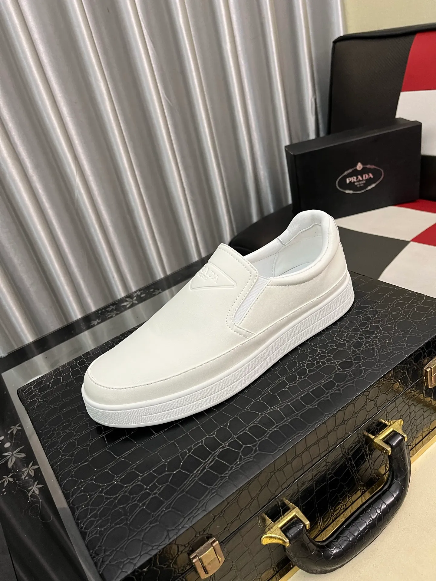 Men's shoes 💰440⌚️⌚️【PRADA】Prada casual shoes for couples, originally developed 1:1, made of high-mercerized cowhide with imported cowhide, silk sheepskin lining, rubber outsole, comfortable and soft on the feet, size: 38-442️⃣Colors available